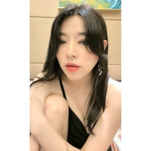 大罩杯美腿主播艺术小雅：魅力直播，收藏众多精彩视频！