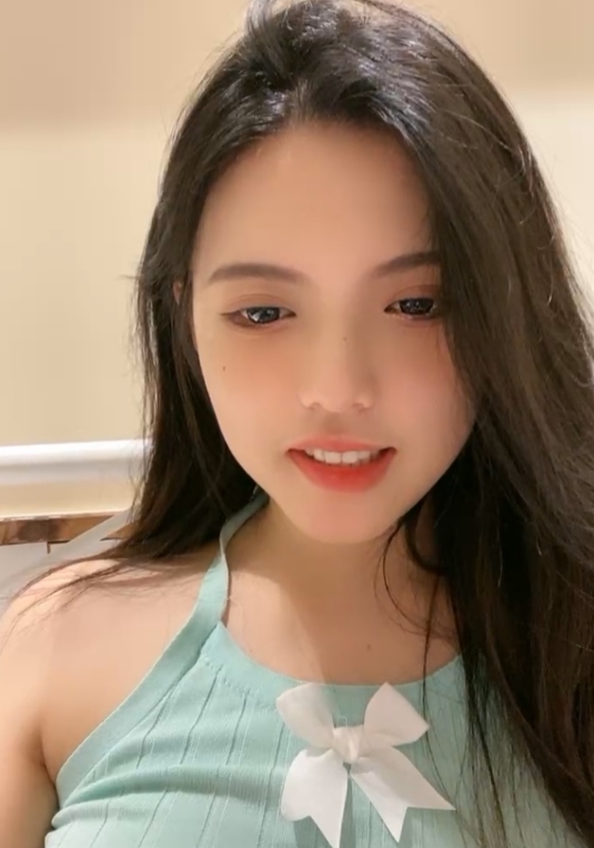 小辰吾妮微信福利直播节目6.9g，轻松聊天5v+，收藏下载