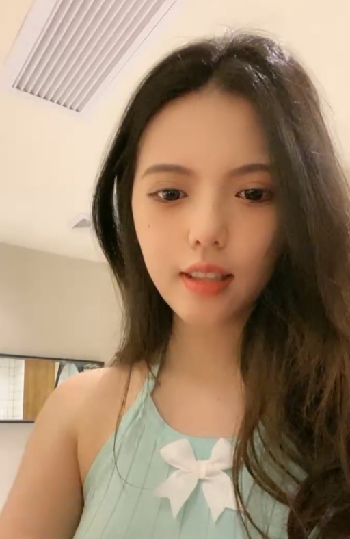 小辰吾妮微信福利直播节目6.9g，轻松聊天5v+，收藏下载