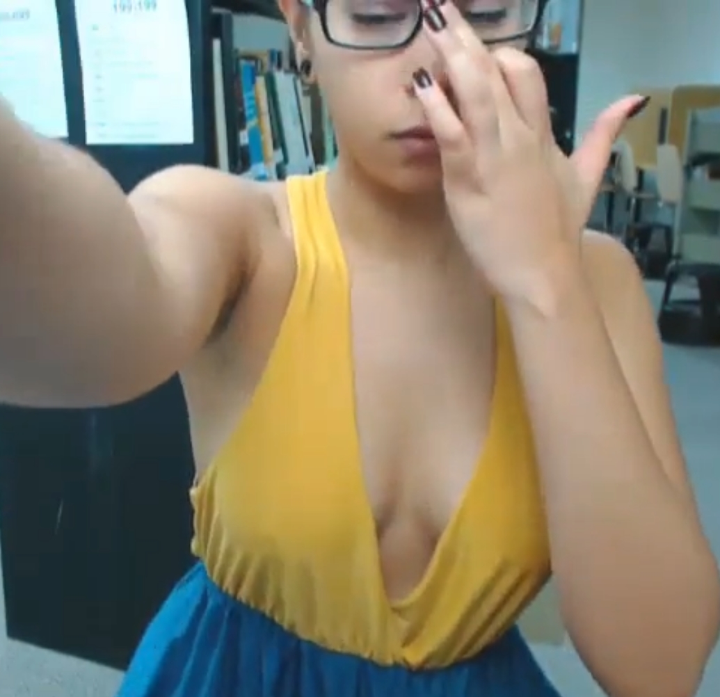 《放飞自我：女大学生图书馆互动合集》22V1.2G分卷压缩百度盘