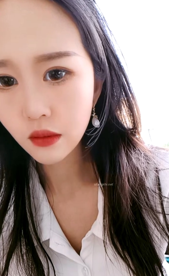 ,乌苏儿不仅是户外女神,更是收藏达人,她的视频精彩纷呈,让人目不暇接。快来一睹她的风采,感受她那独特的小性感吧!