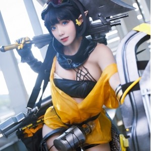 根据您提供的内容，为该商品取一个流一_喵喵喵喵喵喵视频合集包含明日方舟角色森蚺COS、雾海龙王、崔三娘、天兽、白逸等82P+710M这个标题包含了关键信息和视频