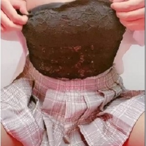 转睛，每一帧都散发着美狸的独特魅力。这个小合集不仅展示了美狸的多面魅力，也让人感受到她的自信和才华。观看这个短视频小合集，就像是和美狸亲密接触一样，让人沉浸在她