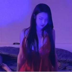 欣桐都是让人无法忽视的存在。这次的作品共2V，337M，每一个视频都是精品，让人回味无穷。抖音网红TS欣桐，小嘴采精吸到骨髓，让你停不下来的诱惑！