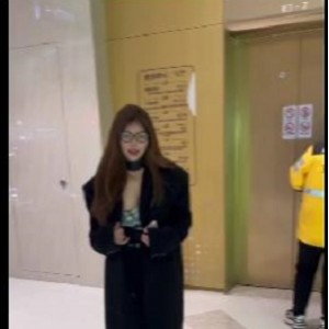 妮妮露脸车灯舞蹈顶级福利姬10V-1.5G珍贵资源，颜值小鲜肉自拍视频下载