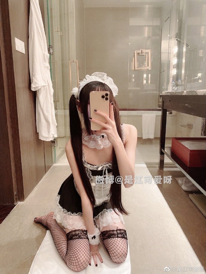 网红江可爱呀COS反差感视频资源6.7G,粉丝热捧