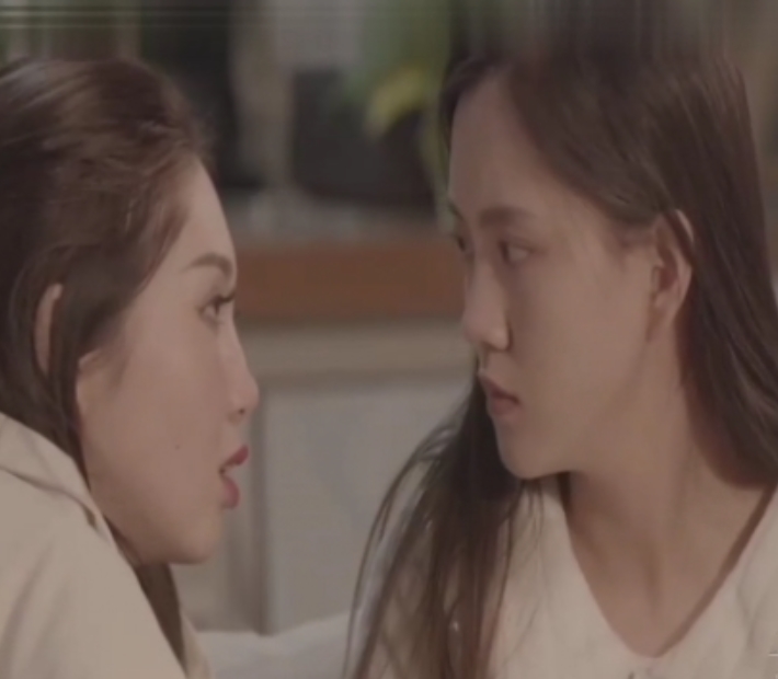 艾彩系列NV293G:姜妍的爱脚视频合集,初九婉慈微希全收录