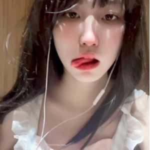 小雪比心陪玩：魅力主播的温馨世界，视频精彩不容错过