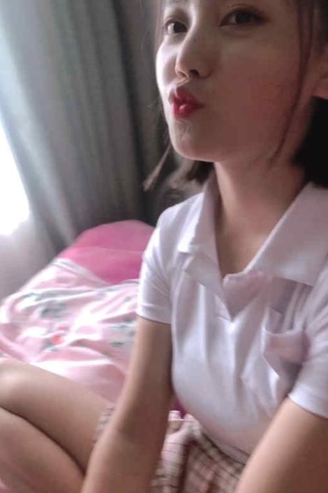 日方长合集》是一部精彩纷呈的视频,展现了82社区网红女友依云的魅力和风采,让观众更加了解她的生活和个人情况。这部合集汇集了依云的精彩片段,让人们更加喜爱和追捧这位备受关注的网红女友。