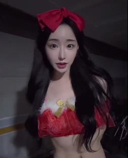 OnlyFansTS女神lalalin010自拍视频时长N分钟,颜值爆表,正面展示用嘴技法,不容错过!