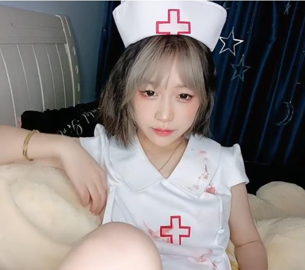 清纯短发萌妹子-米拉