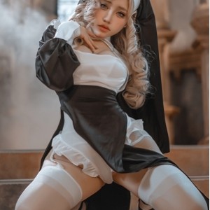 修女与神父擦边球写真视频套图