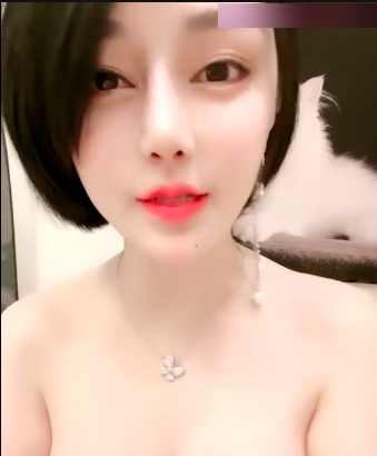 黑絲短發氣質網紅臉美女道具紫薇1.1G