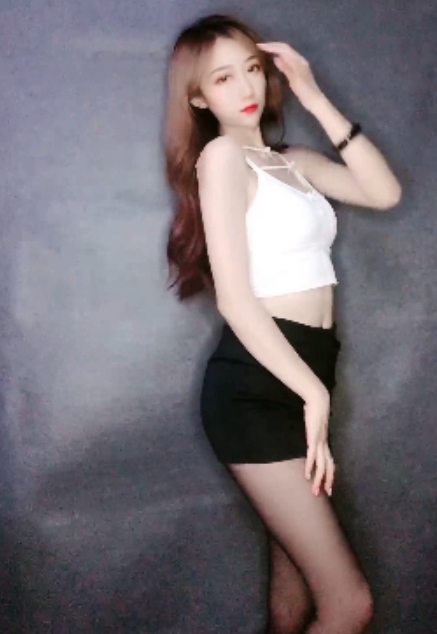 戴小妮土豪万元定制放飞自我道具