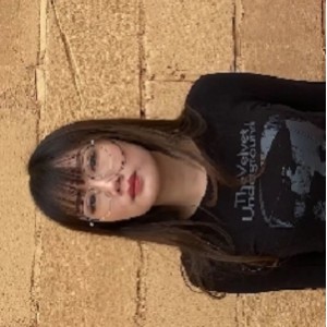 性感美女穿热裤展示长腿胖臀视频1V/8.11G/百度云