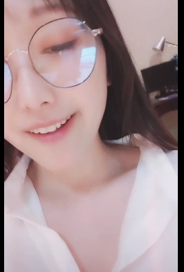 白丫头呀:天使般的笑容与完美身材!女主播视频直播,颜值大小全收录!