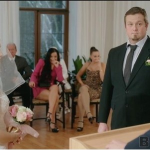 《报复婚礼：新郎新娘出轨，宾客表演伴郎无T内S》