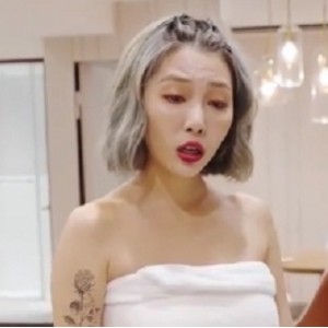 超级女人双人吃瓜双人游戏：姐妹百度盘两选一