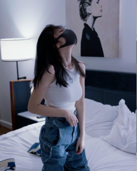 虎牙网红hongkongdoll私拍有尺度爱上,完美身材魅惑风,白月光爱恋给力