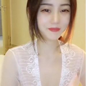 虎牙新晋颜神上海猪九妹精选小仙女完整作品合集：白皙粉嫩多汁，大胆吐奶，杀伤力十足！