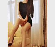 网红{{网红名字}}精湛足系列技巧，美翻天！清纯可爱的美少女美丽心境，一见钟情！