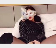 Vivian姐的性感魅力：看看黑丝长靴女神的贴心服务