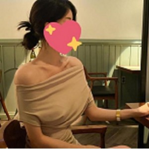 网红小天使Ashley：拥有38万粉丝的空姐，大长腿128V893M，打粑粑，素PPduangduang！