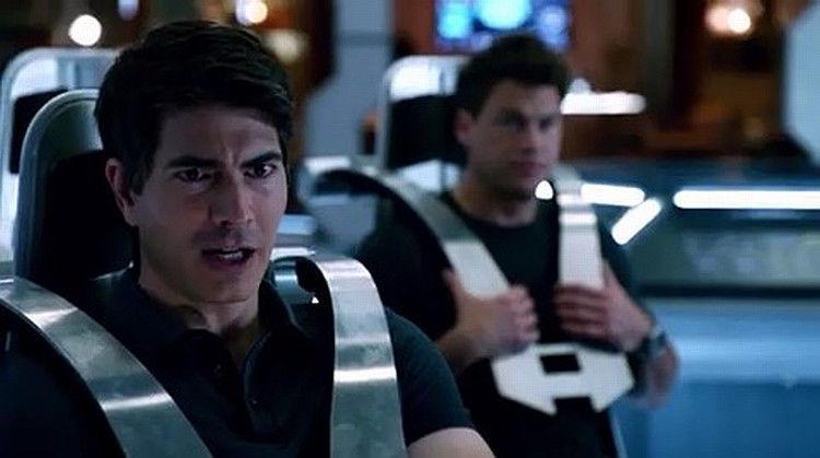 DC明日传奇第七季:超级英雄挑战自我,成就未来英雄!