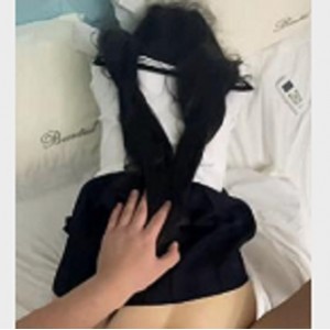 最新极品JK妹子被抓着双马尾后推车jiao chuan