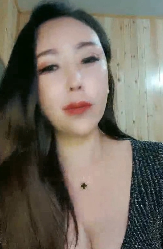 骚气蜜桃御姐28v15.3g：收藏107款独特物品，视频展现独特魅力！