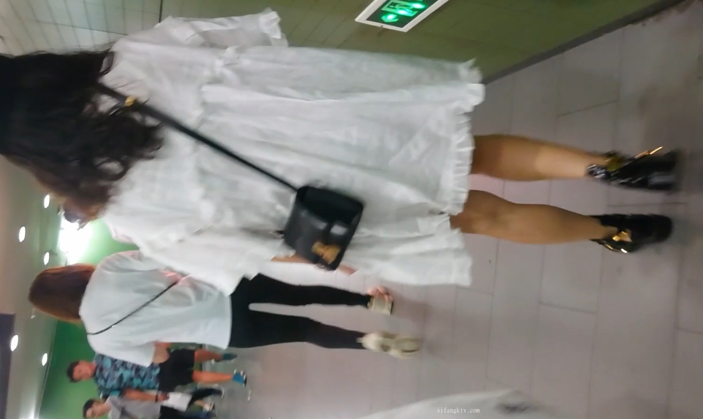 “神秘魔手CD：厕拍珍藏合集，59个视频11.8G，百度收藏热度高”