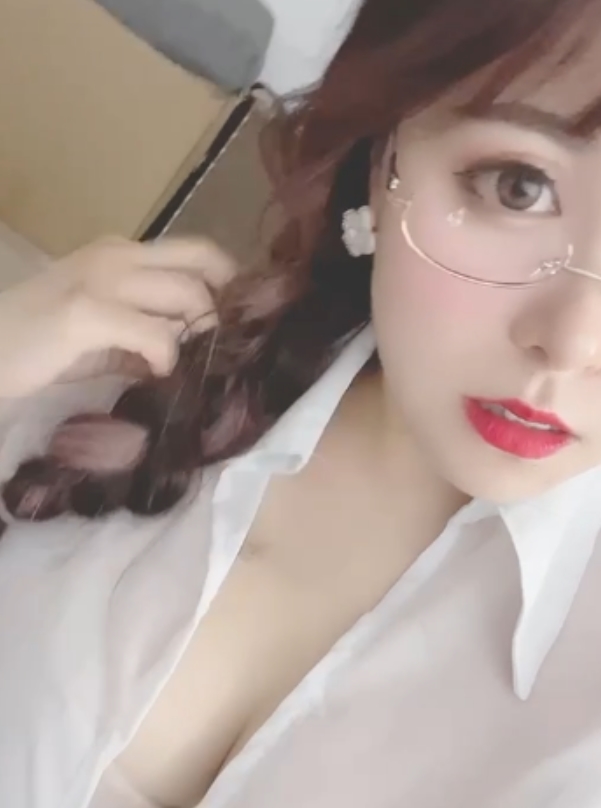 主播然儿福利视频27V度盘NV905MB精彩私密一面尽收眼底亿只小羊