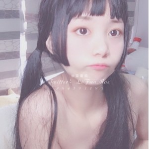 时而活泼地表现自己的个性。视频中，她则更多地展现了自己的舞蹈技巧和魅力。整个合集精选了小奈奈最好的表演，可以让粉丝们更好地了解她的舞蹈风格和个人特点。如果你是小