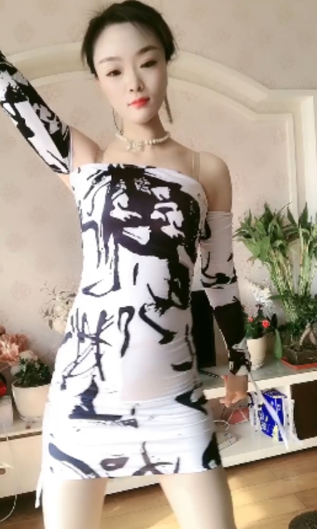 笑笑很暖心百万粉丝主播私拍福利视频69V2.03G百度盘分享