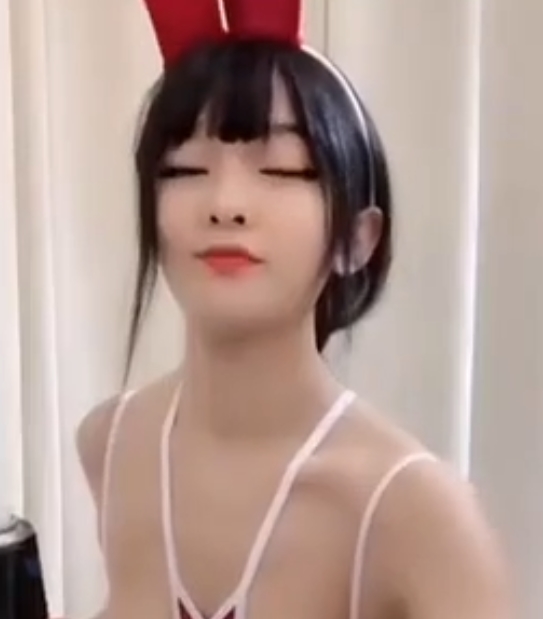 舔舔酱（咸小樱）视频：温暖舒适的享受