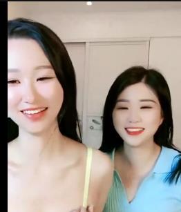 双F高颜姐妹花-猛绑手拉丝丝袜黑鲍露脸开心笑1V-1.4G