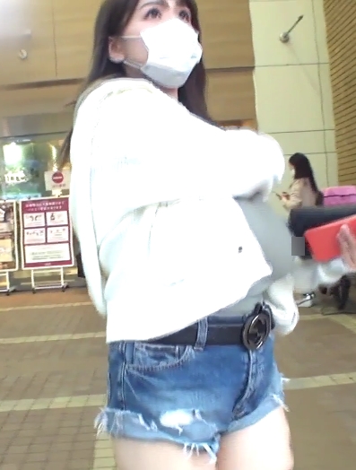 养眼的街拍，Tousat大罩杯，悠摇走路，1V133G百度盘