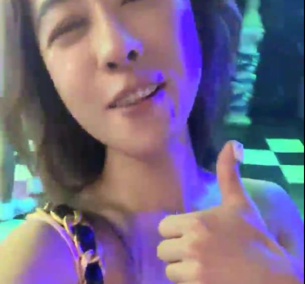 桃桃：夜店牛郎密码房抖音视频大放送