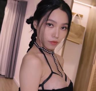 模特美女自拍视频，时长24分钟，黑裙高跟鞋酒吧故事