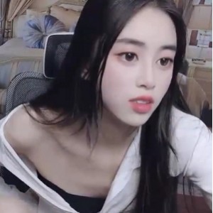 超白大长腿女大学生出水小天后13V6.18G百度盘