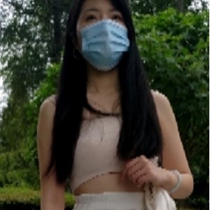 美女穿着白色紧身裤展示迷人长腿和翘臀的视频（百度云）