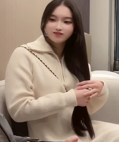 网红脸精选-水润蜜桃胖臀约会学妹兼职