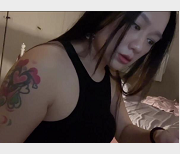 P站精选白嫩女神Daisybaby剧情V怪客大人版演绎美女视频742M