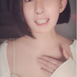 主播ekgp0505：劲爆甩奶按摩表演合集-韩国主播的H级feng ru fei tun御姐风格