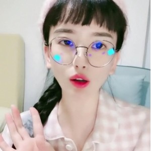 漂亮的女孩白皮肤娃娃像天使的脸蛋[1V+363M][百度盘]