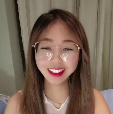 两姐妹黑丝露脸有趣诱惑特写