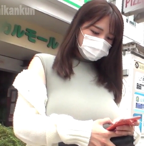 限时特惠波涛汹涌无罩大罩杯美女痴汉跟拍视频1v1.4G高清版