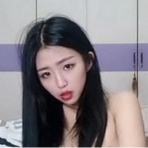 漂亮小姐姐姐大战头套男，无保护层，1V，593M，露脸，黑丝