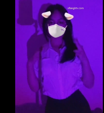 百合女大学生的日常互动与假JB的诱惑