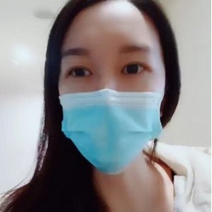 风情万种少妇户外活动花盆